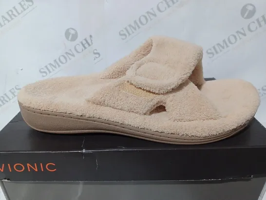 VIONIC VELCRO SIZE 7 BEIGE SLIPPERS 