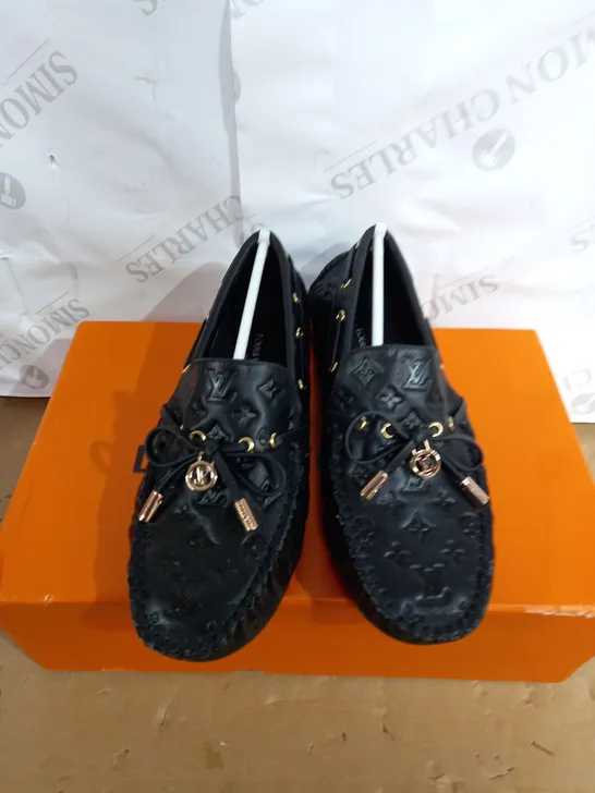 LOUIS VUITTON ARIZONA SHOES SIZE UNSPECIFIED