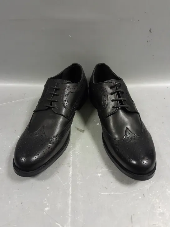 PAIR OF DUNE LONDON MENS PATTERNED SHOES IN BLACK - 7