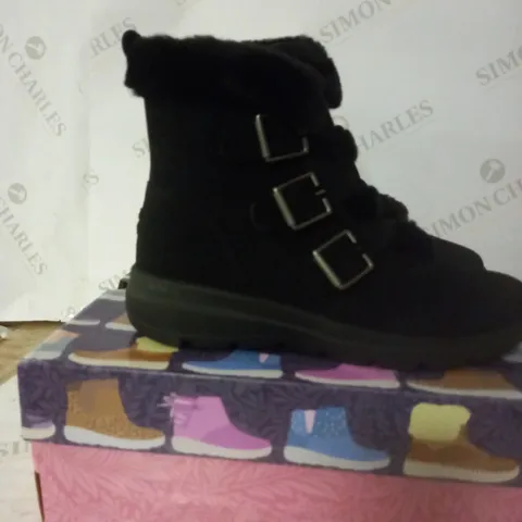 SKETCHERS GO WALK BOOTS BLACK SIZE 4.5