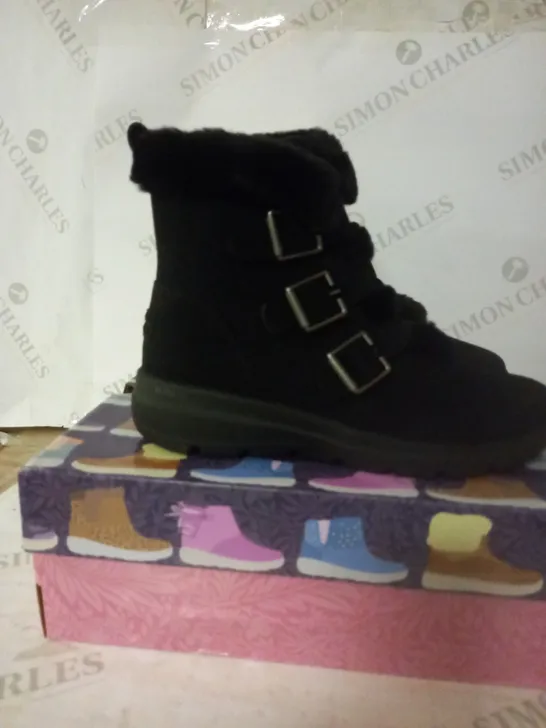 SKETCHERS GO WALK BOOTS BLACK SIZE 4.5