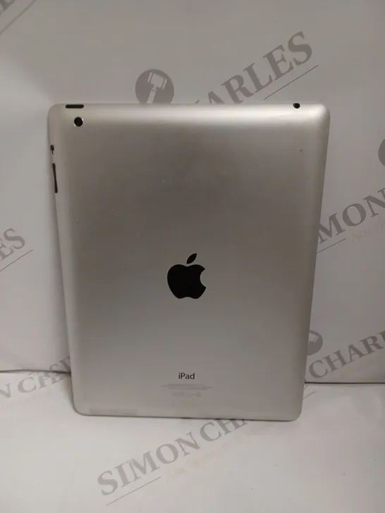 APPLE IPAD MODEL: A1458 SILVER