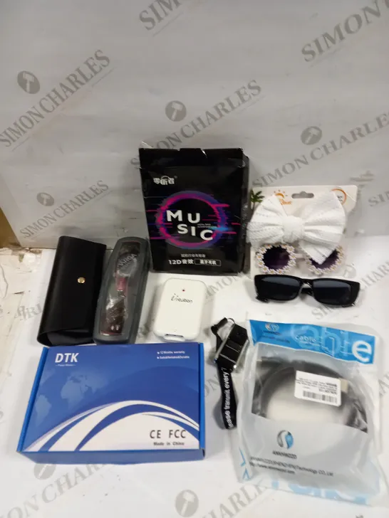 BOX OF APPROXIMATELY 15 ASSORTED HOUSEHOLD & ELECTRICAL ITEMS TO INCLUDE PRESCRIPTION SUNGLASSES, HDMI CABLE, ASSORTED POWER SUPPLIES ETC 