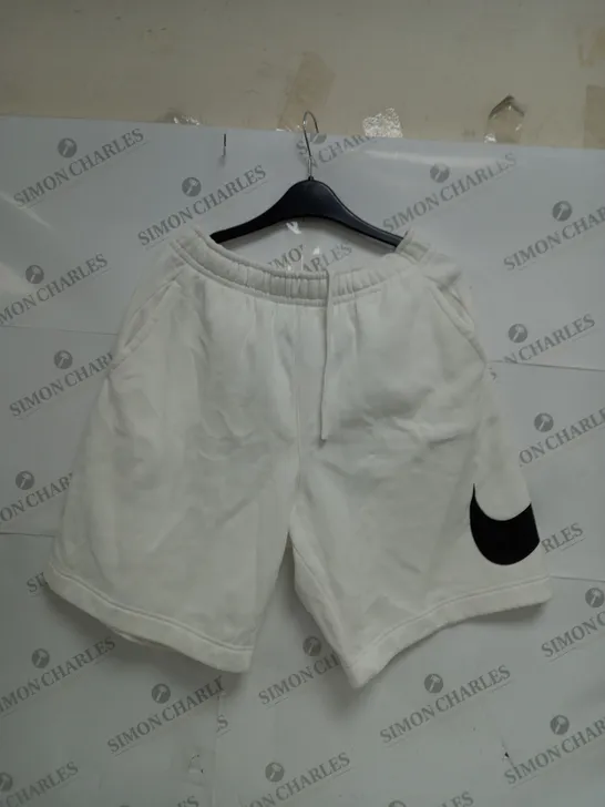 LARGE NIKE SHORTS 