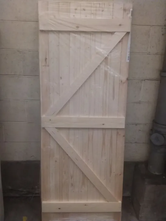 NORDIC SOFTWOOD LEDGED AND BRACED DOOR 1981X762X40MM