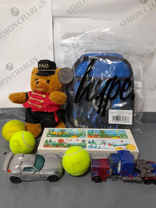 BOX OF APPROX 20 ASSORTED ITEMS TO INCLUDE - HYPE BAG, PUZZLE, TENNIS BALLS ETC