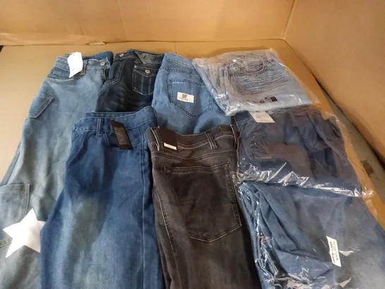 LOT OF 8 ASSORTED PAIRS OF JEANS IN VARIOUS SIZES