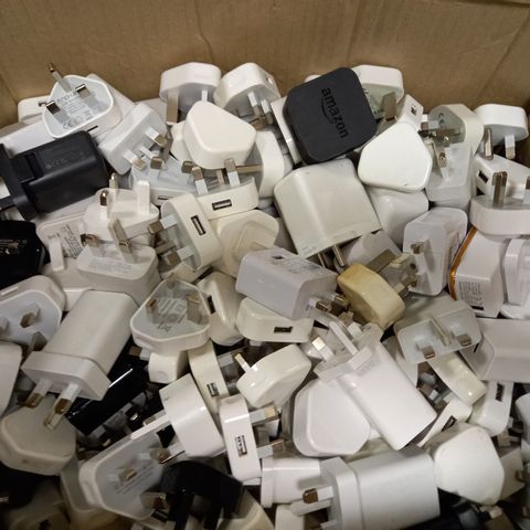 LOT OF APPROXIMATELY 250 USB PLUGS