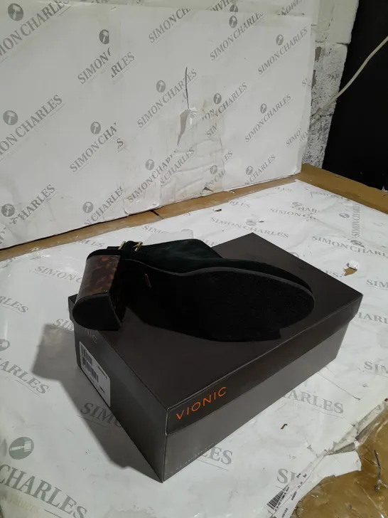 BOXED VIONIC LACEY SHOE BLACK SUEDE SIZE 9