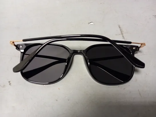 BOXED TOM FORD SUNGLASSES (YC2203)