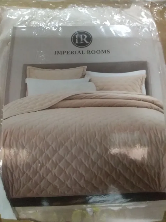 BAGGED KAYSER BEDSPREAD SET WITH 2 PILLOW COLOUR: BEIGE SIZE: KING