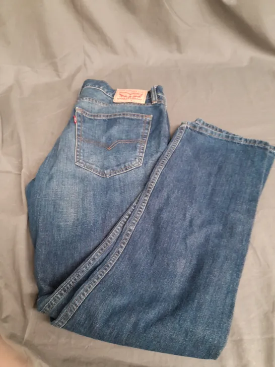 LEVI STRAUSS & CO W36 L 32