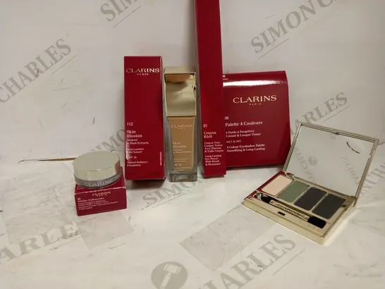 LOT OF 4 ASSORTED CLARINS PRODUCTS TO INCLUDE WET&DRY EYESHADOW PALETTE - 06 FOREST, SKIN ILLUSION NATURAL RADIANCE FOUNDATION - 112 AMBER, LONG LASTING EYE PENCIL - 01 CARTOON BLACK, ETC