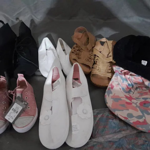 APPROXIMATELY 15 ASSORTED ITEMS TO INCLUDE SHOES, NECK TIES, HATS