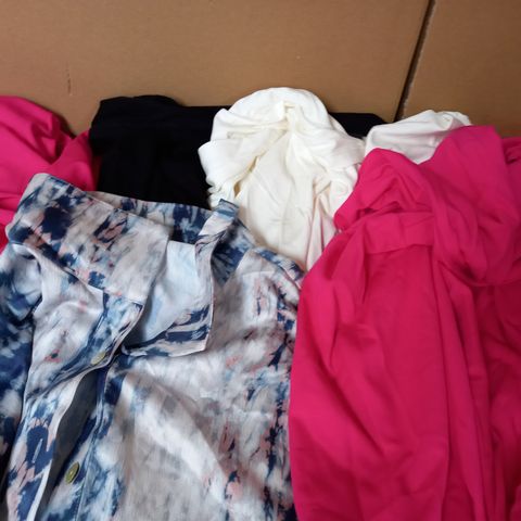 LOT OF 5 TOPS (SIZES M / XL)