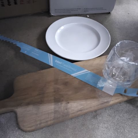 4 BOXES OF APPROXIMATELY 30 ITEMS INCLUDING SIMPLY WINGED CERAMIC PLATES, STEMLESS WINE GLASS 12OZ, GOURMET LONG OAK PADDLE BOARD, BLOC FACESHIELD 
