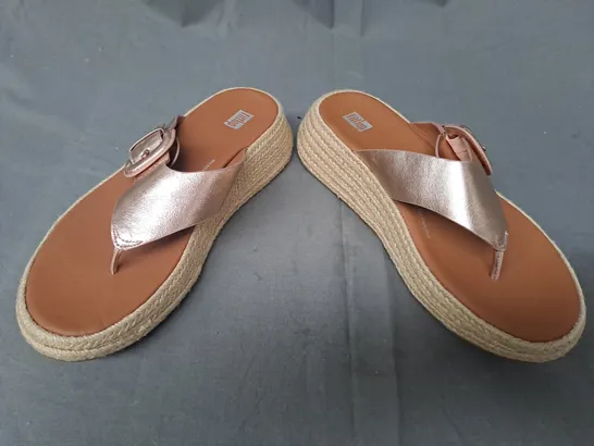 PAIR OF FITFLOP TOE-POST WEDGE SANDALS IN METALLIC ROSE GOLD UK SIZE 5.5