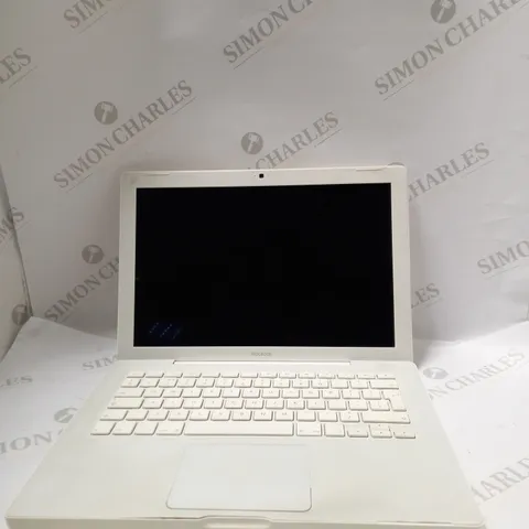 APPLE A1181 MAC BOOK IN WHITE