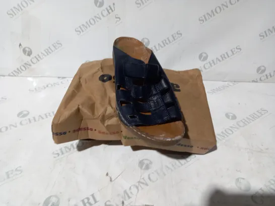 BOXED PAIR OF ADESSO FRANCES MULES IN NAVY UK SIZE 4