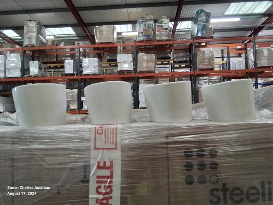 PALLET CONTAINING LARGE AMOUNT OF TILTED SIDE POTS/RAMEKINS (GREEN AND WHITE)