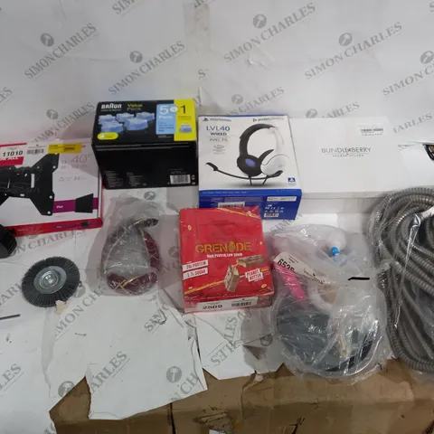 LOT OF APROXIMATELY 15 ASSORTED HOUSEHOLD ITEMS TO INCLUDE BRAUN CLEANING CARTRIDGE, PDPGAMING HEADSET, AND ONE FOR ALL 40" WALL MOUN ETC.