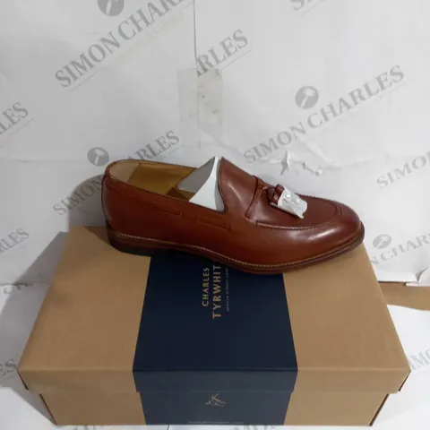 BOXED PAIR OF CHARLES TYRWHITT WALNUT BROWN LEATHER TASSEL LOAFER UK 9