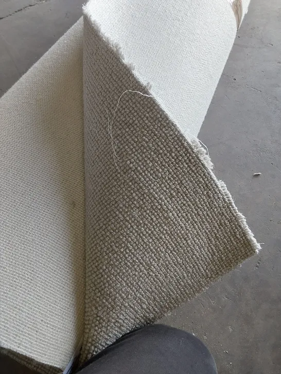 ROLL OF QUALITY ROMNEY FAIRFIELD // SIZE: APPROX 1.53 X 4m