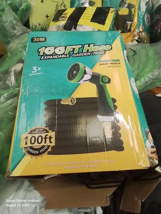 PALLET OF ASSORTED ITEMS TO INCLUDE, AN ASSORTMENT OF EXPANDABLE GARDEN HOSES IN VARIOUS SIZES 