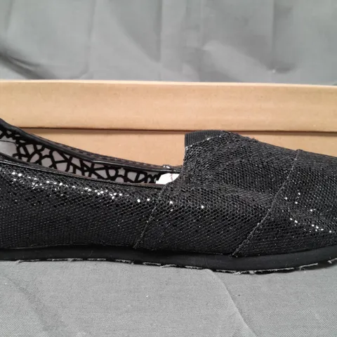 BOX OF APPROXIMATELY 20 BOXED PAIRS OF DESIGNER SLIP-ON SHOES IN BLACK W. GLITTER EFFECT - VARIOUS SIZES