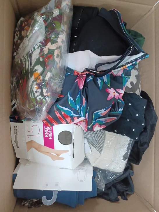 SMALL BOX OF ASSORTED CLOTHING ITEMS TO INCLUDE,JUMPERS T-SHIRTS ,