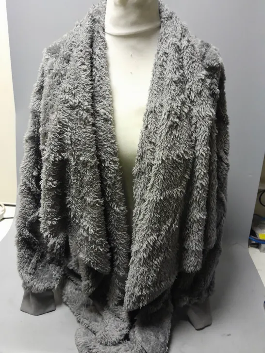 COZZEE HOME FLEECE SHAWL IN GREY SIZE M 