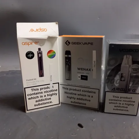 APPROXIMATELY 20 VAPES & E-CIGARETTES TO INCLUDE ASPIRE POCKEX KIT, GEEKVAPE WENAX Q, VOOPOO ARGUS G, ETC