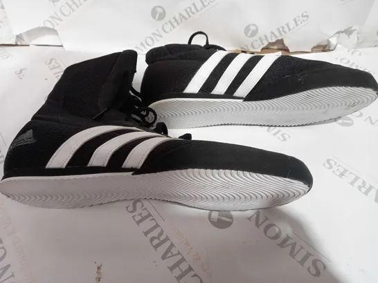 PAIR OF ADIDAS BOXING SHOES SIZE 8 (BLACK)