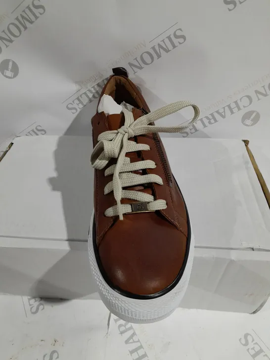 BOXED PAIR OF MODA IN PELLE FILICIA TRAINERS IN TAN - SIZE 8 