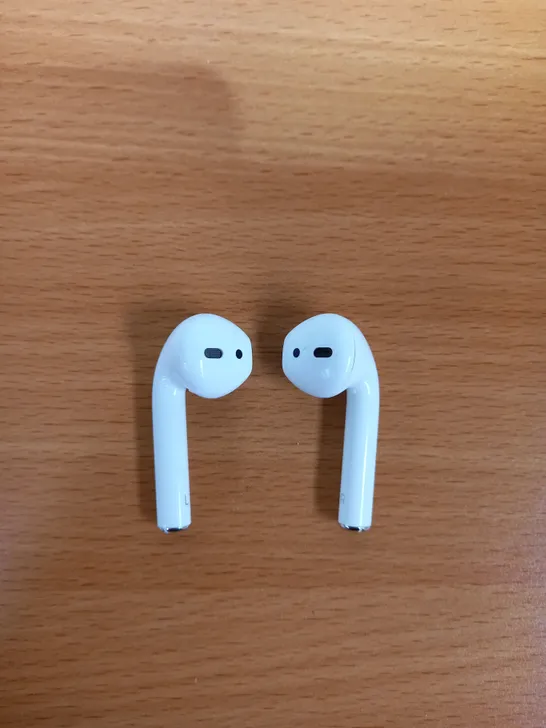 APPLE AIRPODS