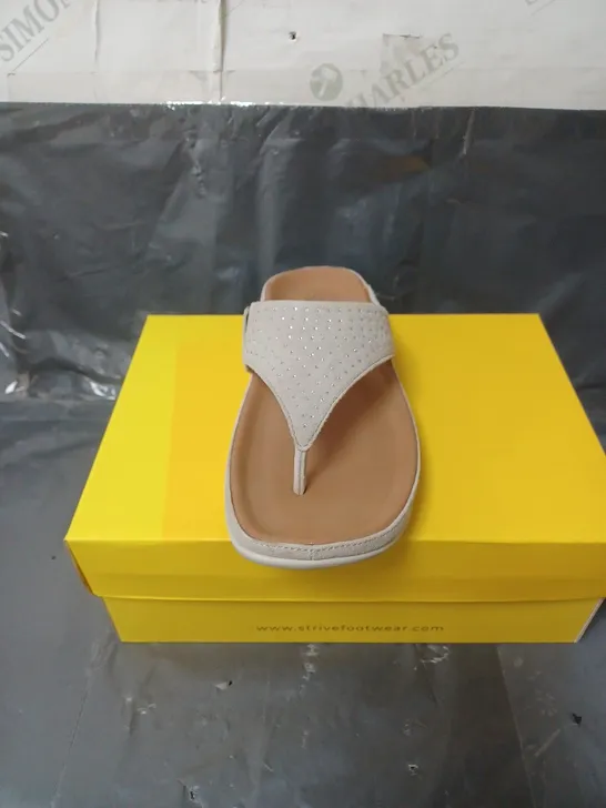 STRIVE THONG SANDALS BEIGE GLITTER SIZE 7