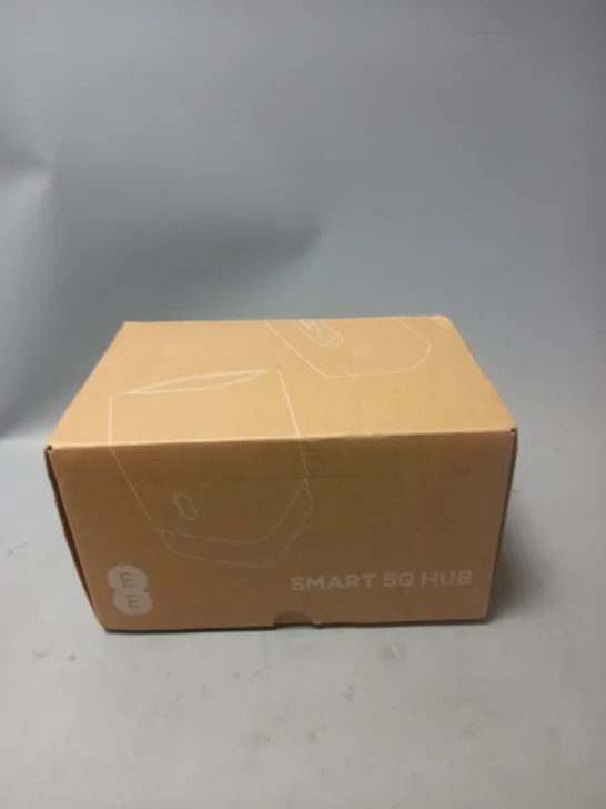 BOXED EE SMART 5G HUB 