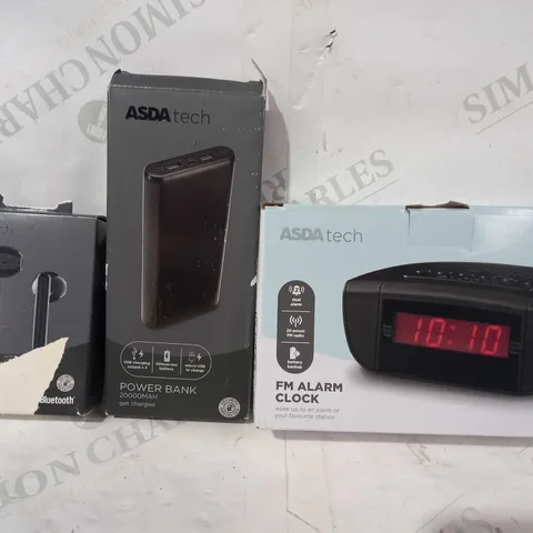 BOX OF APPROXIMATELY 15 ASSORTED ELECTRICAL ITEMS TO INCLLUDE FM ALARM CLOCK, POWER BANK, TRUE WIRELESS EARBUDS, ETC