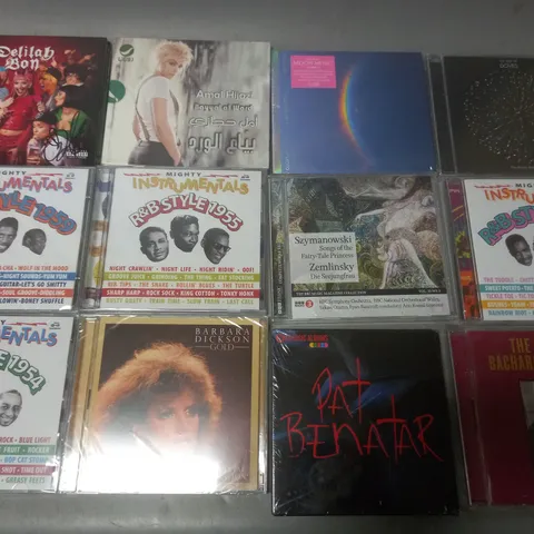 LOT OF 24 ASSORTED CDS TO INCLUDE NOW THATS WHAT I CALL LEGENDARY, DELIAH BON AND THE SPINNERS