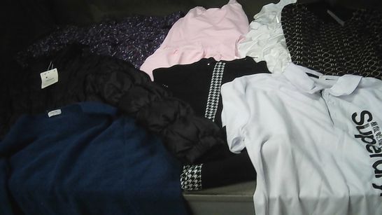 LARGE QUANTITY OF ASSORTED CLOTHING ITEMS TO INCLUDE RIVER ISLAND, BERSHKA AND DKNY