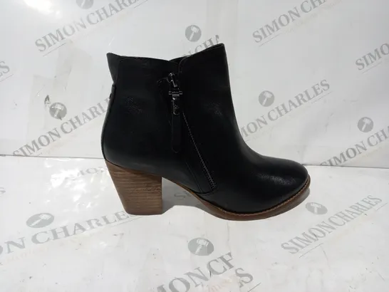 BOXED PAIR OF DUNE PAICE ANKLE BOOTS IN BLACK UK SIZE 7