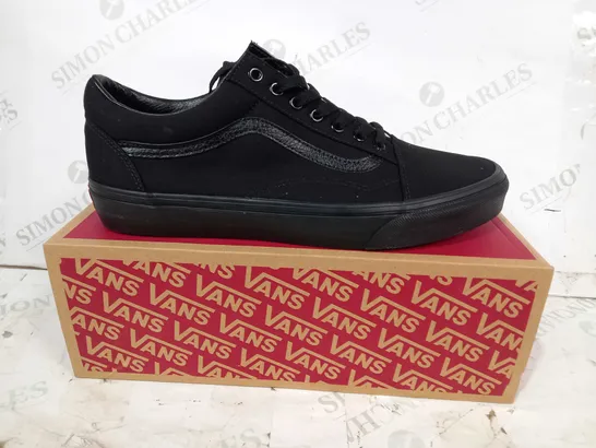 BOXED PAIR OF VANS OLD SKOOL LACE UP SHOE SIN BLACK UK SIZE 11