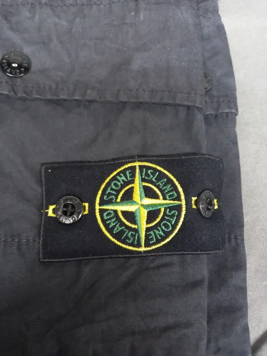 STONE ISLAND CARGO SHORTS SIZE W32