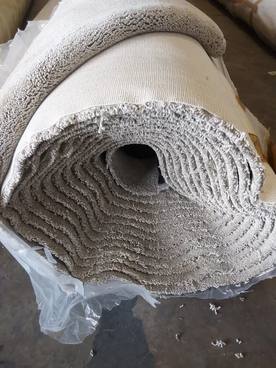 ROLL OF QUALITY ULTIMATE EXPRESSIONS TAUPE CARPET // APPROX SIZE: 5 X 12.7m