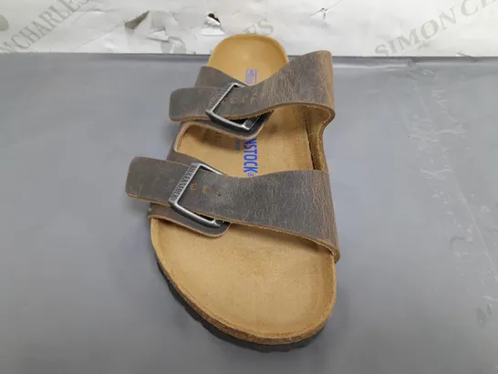 BOXED PAIR OF BIRKENSTOCK ARIZONA BS SANDALS IN FADED KHAKI UK SIZE 7.5