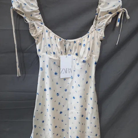 ZARA SHORT DRESS IN CREAM & BLUE- MEDIUM