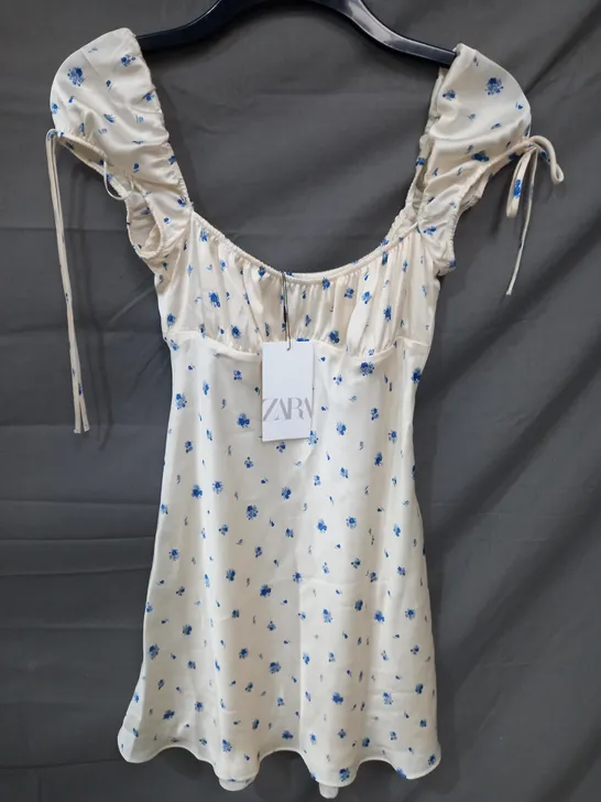 ZARA SHORT DRESS IN CREAM & BLUE- MEDIUM