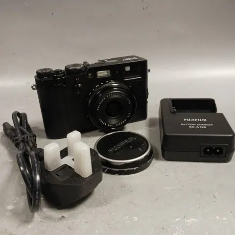 BOXED FUJIFILM X100F DIGITAL CAMERA 