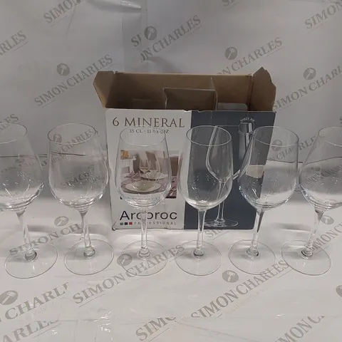 BOX OF 6x WINE GLASSES