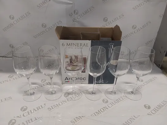 BOX OF 6x WINE GLASSES